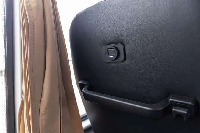 Тренды в оснащении салона автобуса: от USB-розеток до систем развлечения